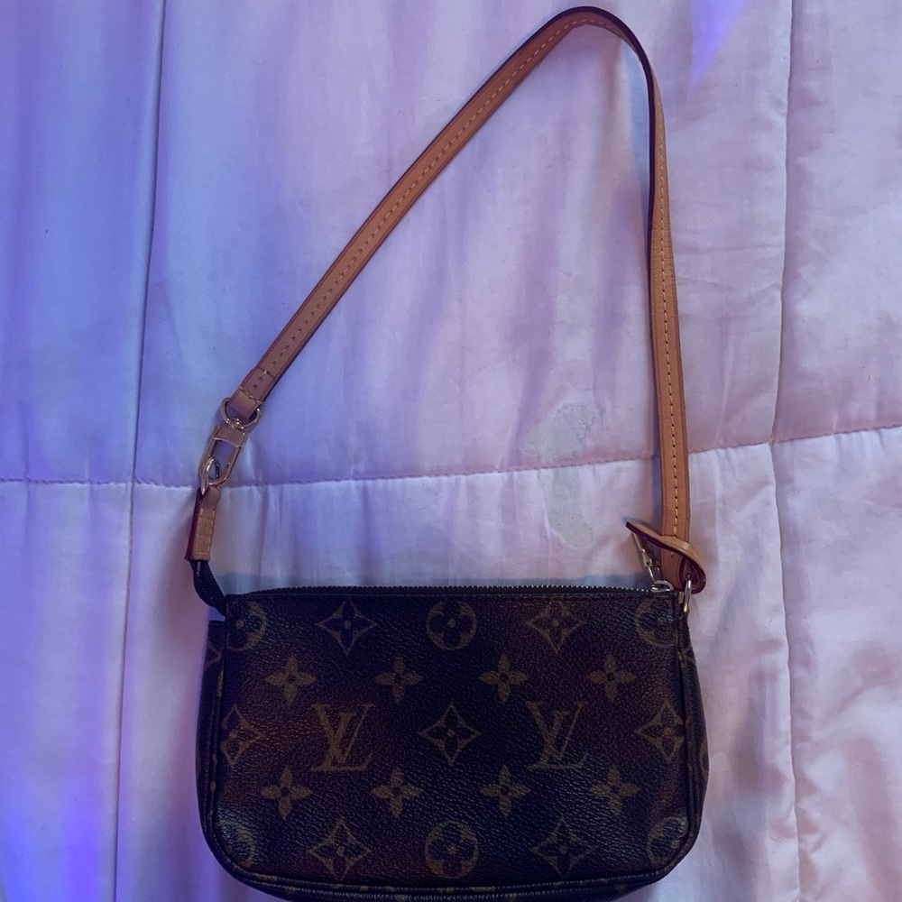 Louis Vuitton Bucket Pochette